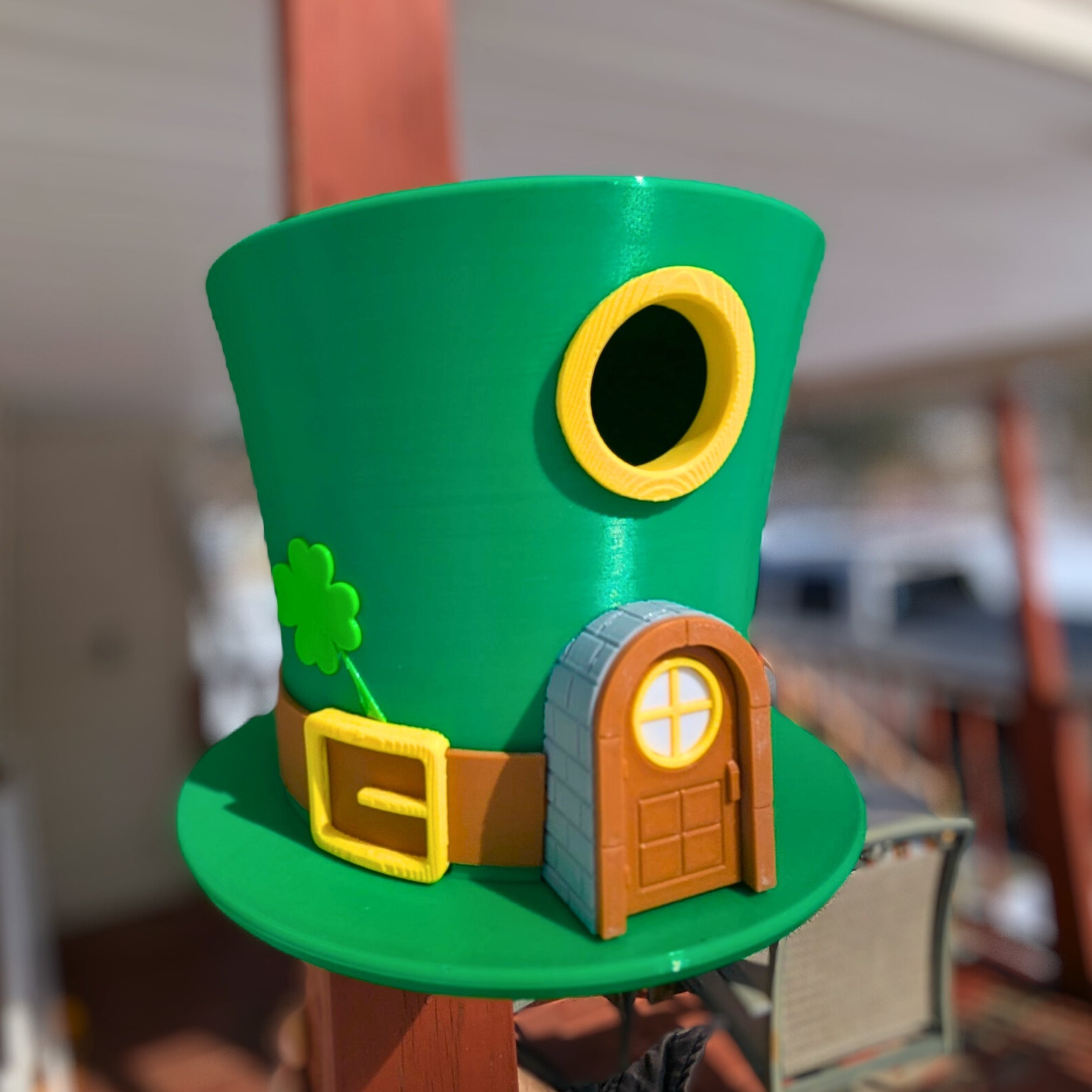 Leprechaun Hat Birdhouse for Outdoor Garden & Backyard - Decorative Irish Accent for Birds - Home and Yard Decor