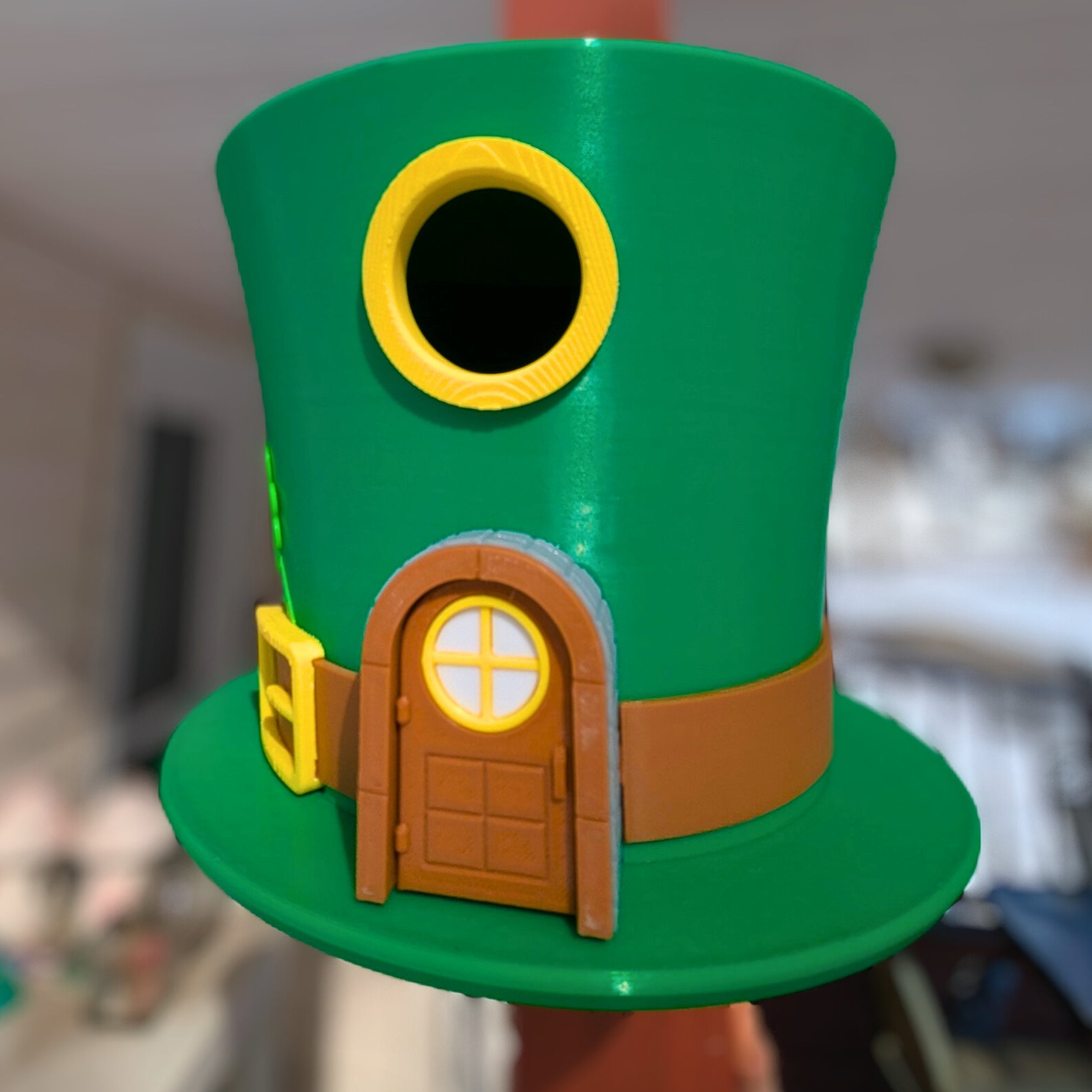 Leprechaun Hat Birdhouse for Outdoor Garden & Backyard - Decorative Irish Accent for Birds - Home and Yard Decor