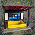 Sleek & Modern Birdfeeder: All-Weather Dining for Your Feathered Friends